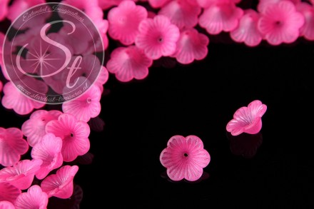 10 Stk. pinke Acryl-Blüten frosted 21mm-31