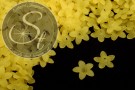 20 Stk. gelbe Acryl-Blüten frosted 17mm-20