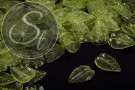 20 Stk. grüne Acryl-Blätter transparent 27mm-20