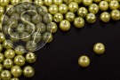 40 Stk. olivgrüne Wachs Glas Perlen 6mm-20